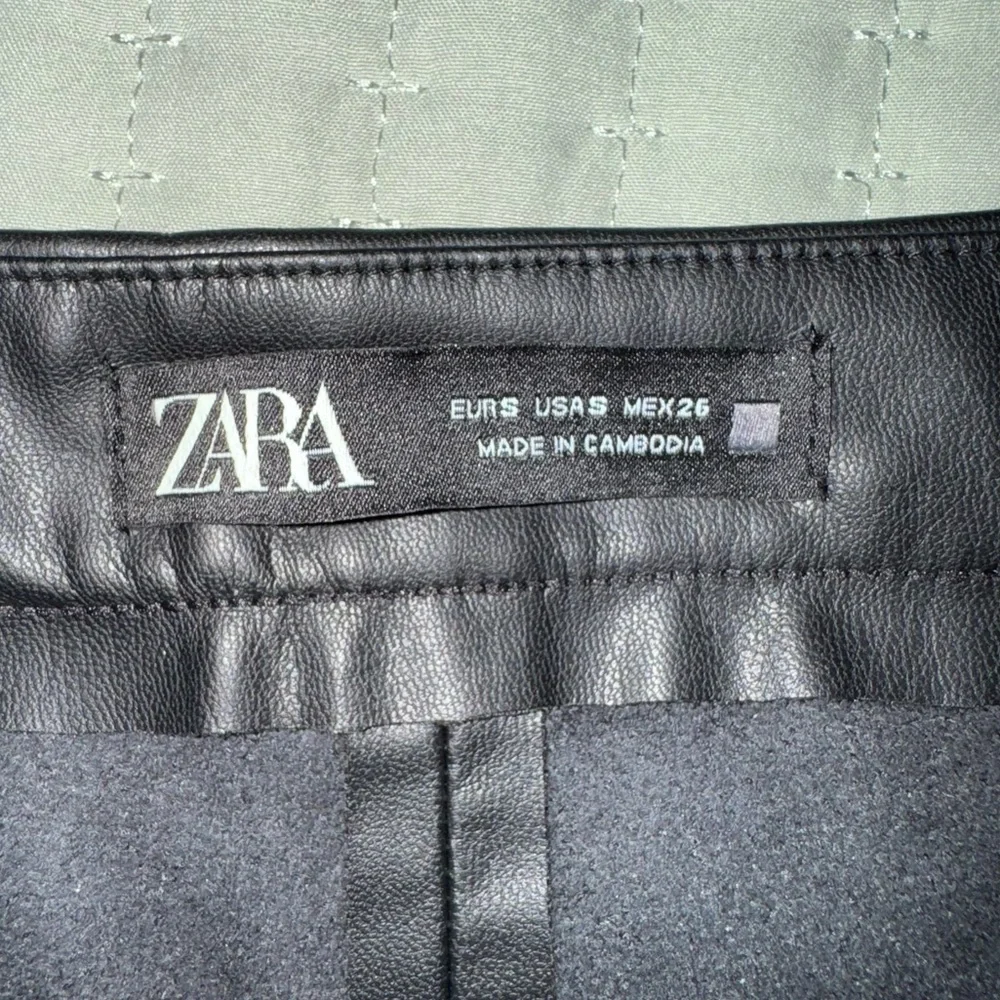 Zara black ankle faux leather pants in EUC  Size S